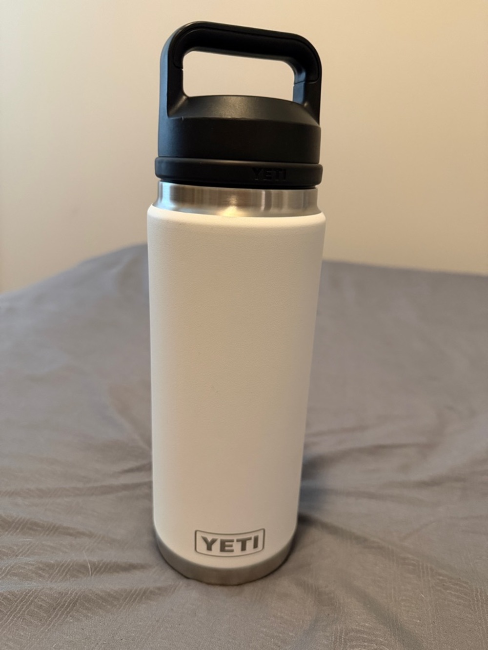 YETI Rambler 26oz White Stainless Steel Water Bottle TripleHaul Lid